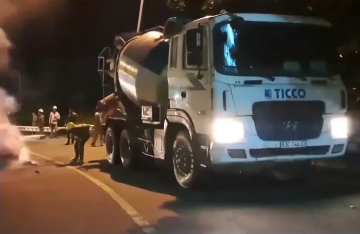 Nguy cơ cháy nổ phương tiện khi đang lưu thông trên đường - Ảnh 1. Nguy cơ cháy nổ phương tiện khi đang lưu thông trên đường - Ảnh 1.