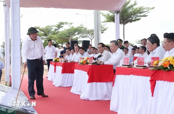 Tổng Bí thư Tô Lâm thăm và kiểm tra một số cơ sở kinh tế, văn hóa, xã hội tại Ninh Thuận - Ảnh 1. Tổng Bí thư Tô Lâm thăm và kiểm tra một số cơ sở kinh tế, văn hóa, xã hội tại Ninh Thuận - Ảnh 1.