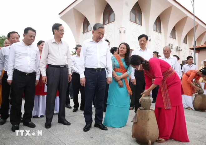 Tổng Bí thư Tô Lâm thăm và kiểm tra một số cơ sở kinh tế, văn hóa, xã hội tại Ninh Thuận - Ảnh 3. Tổng Bí thư Tô Lâm thăm và kiểm tra một số cơ sở kinh tế, văn hóa, xã hội tại Ninh Thuận - Ảnh 3.