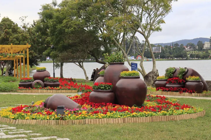 Gần 1 triệu chậu hoa xuống phố trong dịp Festival - Ảnh 3. Gần 1 triệu chậu hoa xuống phố trong dịp Festival - Ảnh 3.
