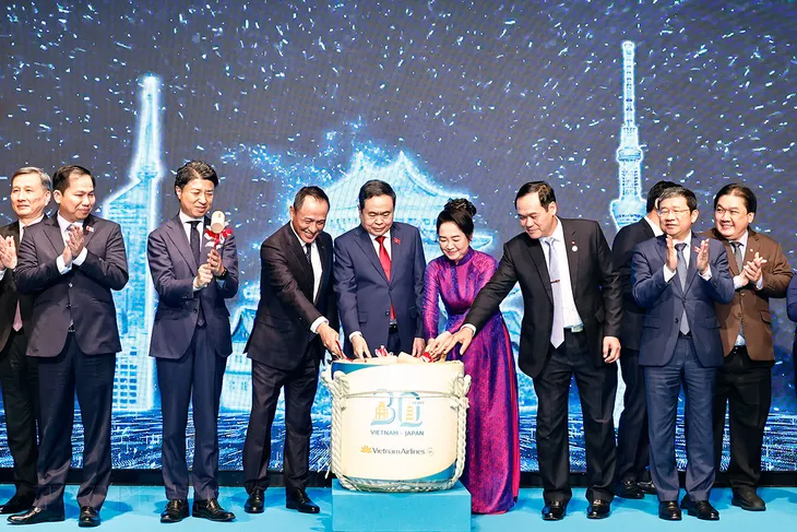Chủ tịch Quốc hội Trần Thanh Mẫn dự lễ kỷ niệm 30 năm đường bay thẳng Việt Nam - Nhật Bản - Ảnh 1. Chủ tịch Quốc hội Trần Thanh Mẫn dự lễ kỷ niệm 30 năm đường bay thẳng Việt Nam - Nhật Bản - Ảnh 1.