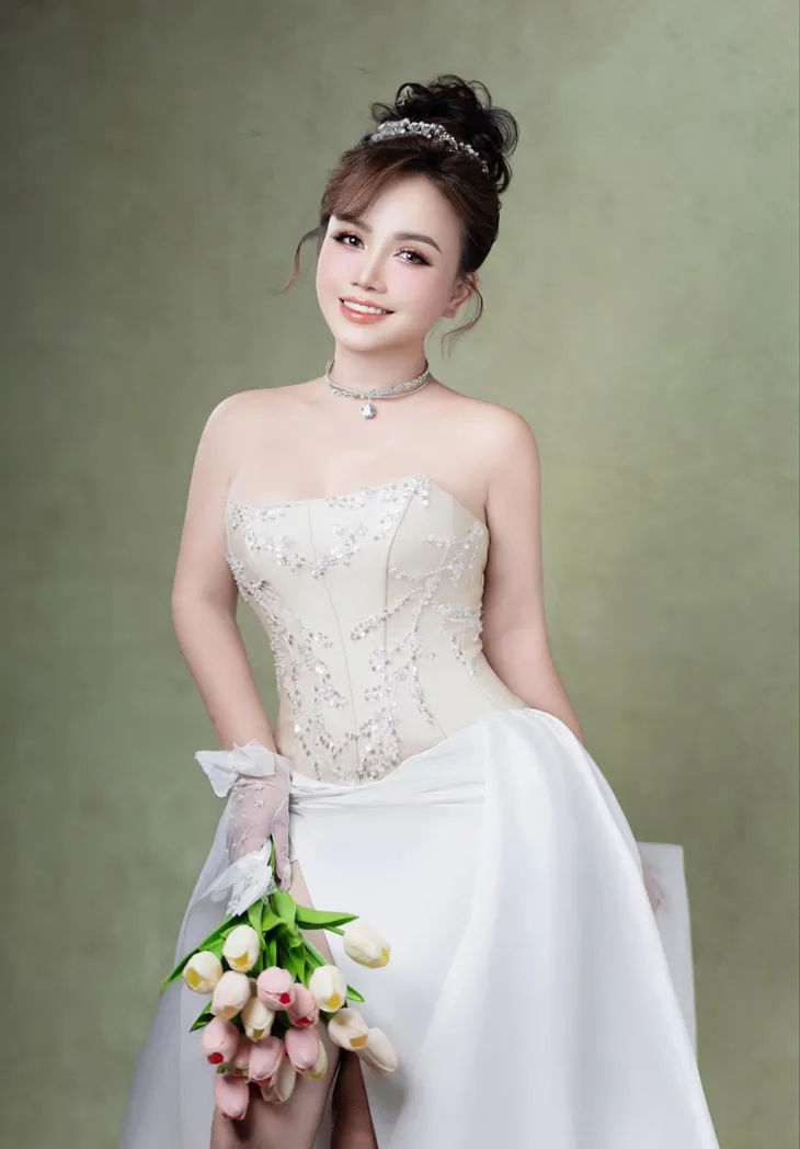 Hoa hậu Khánh Vân lên xe hoa, diễn viên Hoàng Yến kết hôn lần thứ 5 - Ảnh 3. Hoa hậu Khánh Vân lên xe hoa, diễn viên Hoàng Yến kết hôn lần thứ 5 - Ảnh 3.