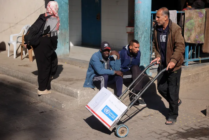 Người dân Dải Gaza khốn khổ khi mùa đông khắc nghiệt ập tới - Ảnh 1. Người dân Dải Gaza khốn khổ khi mùa đông khắc nghiệt ập tới - Ảnh 1.