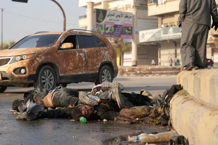 Syria trước nguy cơ trở lại thời khắc rối ren nhất sau 14 năm nội chiến - Ảnh 1. Syria trước nguy cơ trở lại thời khắc rối ren nhất sau 14 năm nội chiến - Ảnh 1.