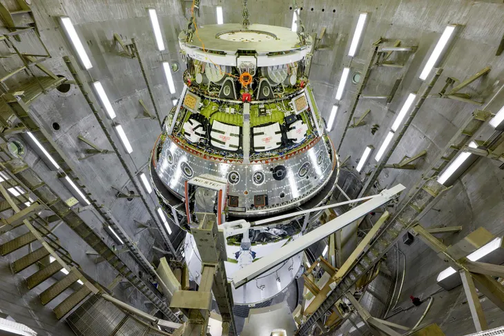NASA lùi kế hoạch trở lại Mặt trăng - Ảnh 1. NASA lùi kế hoạch trở lại Mặt trăng - Ảnh 1.