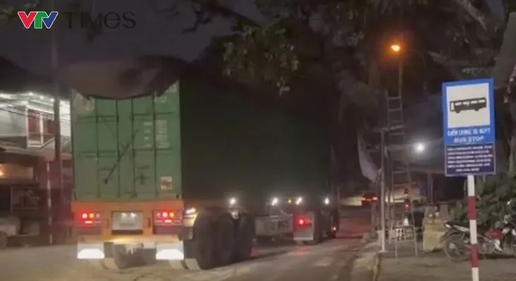 Hòa Bình: Xe hoán cải “tung hoành” tiềm ẩn nguy cơ gây tai nạn giao thông - Ảnh 5. Hòa Bình: Xe hoán cải “tung hoành” tiềm ẩn nguy cơ gây tai nạn giao thông - Ảnh 5.