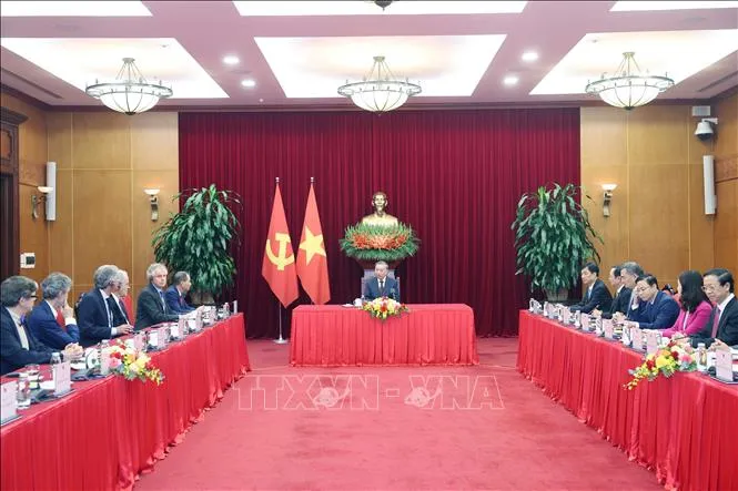 Tổng Bí thư Tô Lâm tiếp nhóm chuyên gia, nhà khoa học dự Lễ trao giải VinFuture - Ảnh 2. Tổng Bí thư Tô Lâm tiếp nhóm chuyên gia, nhà khoa học dự Lễ trao giải VinFuture - Ảnh 2.