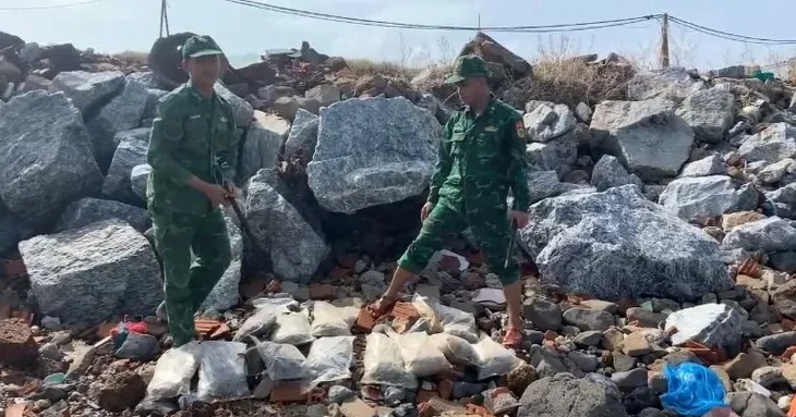 Khởi tố vụ án, điều tra nguồn gốc 9,4 kg ma túy trôi dạt vào bờ biển Quảng Ngãi - Ảnh 1. Khởi tố vụ án, điều tra nguồn gốc 9,4 kg ma túy trôi dạt vào bờ biển Quảng Ngãi - Ảnh 1.
