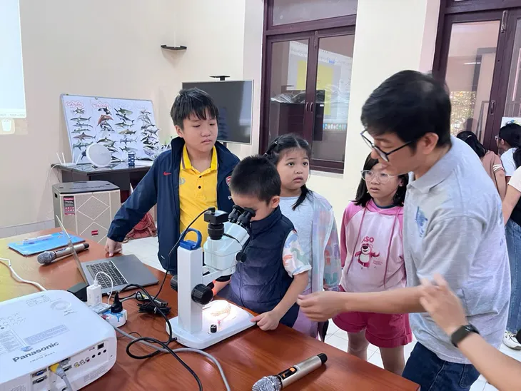 Gieo mầm ý thức bảo vệ biển cả Câu chuyện của San hô - Ảnh 4. Gieo mầm ý thức bảo vệ biển cả Câu chuyện của San hô - Ảnh 4.