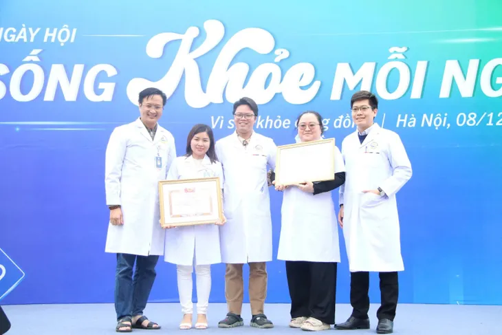 Hơn 3000 người dân được khám sàng lọc bệnh miễn phí - Ảnh 4. Hơn 3000 người dân được khám sàng lọc bệnh miễn phí - Ảnh 4.