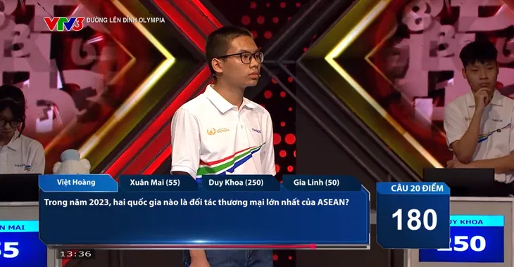 Đường lên đỉnh Olympia: Nam sinh Quốc học Huế giành vé vào vòng thi Quý 1 - Ảnh 7. Đường lên đỉnh Olympia: Nam sinh Quốc học Huế giành vé vào vòng thi Quý 1 - Ảnh 7.