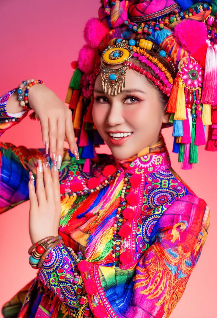 Festival Ninh Bình 2024: NSƯT Như Huỳnh rơi nước mắt khi hóa thân thành Thái hậu Dương Vân Nga - Ảnh 4. Festival Ninh Bình 2024: NSƯT Như Huỳnh rơi nước mắt khi hóa thân thành Thái hậu Dương Vân Nga - Ảnh 4.