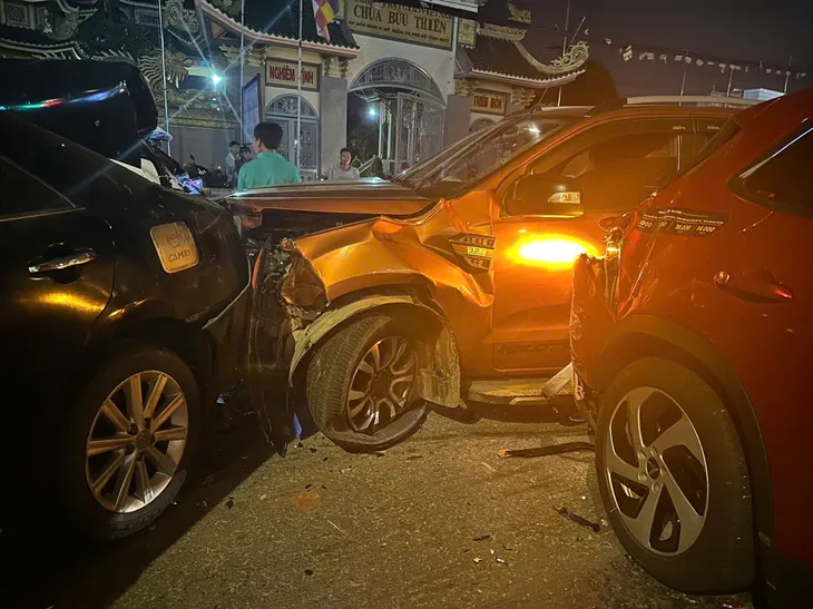 Khởi tố tài xế xe đầu kéo gây tai nạn liên hoàn trên Quốc lộ 51 - Ảnh 2. Khởi tố tài xế xe đầu kéo gây tai nạn liên hoàn trên Quốc lộ 51 - Ảnh 2.