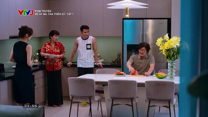 Mẹ ác ma, cha thiên sứ - Tập 7: Cả nhà ăn rau để con học trường nhà giàu - Ảnh 3. Mẹ ác ma, cha thiên sứ - Tập 7: Cả nhà ăn rau để con học trường nhà giàu - Ảnh 3.