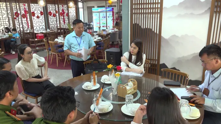 Long An: Tăng cường kiểm tra an toàn thực phẩm trong dịp Tết Nguyên đán - Ảnh 5. Long An: Tăng cường kiểm tra an toàn thực phẩm trong dịp Tết Nguyên đán - Ảnh 5.