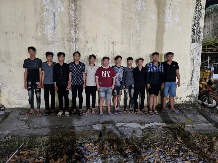 Khởi tố 22 thanh niên mang hung khí hẹn giải quyết ân oán - Ảnh 2.