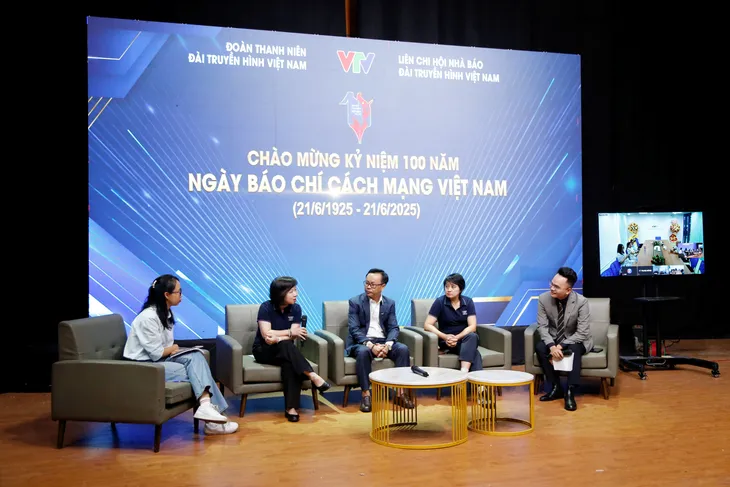 100 giây: Chân dung người làm báo giữa thời đại số - Ảnh 1.