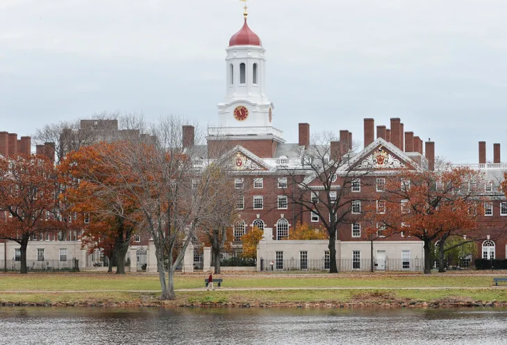 Mỹ: Chặn vô thời hạn lệnh cấm Đại học Harvard tuyển sinh viên nước ngoài - Ảnh 1.