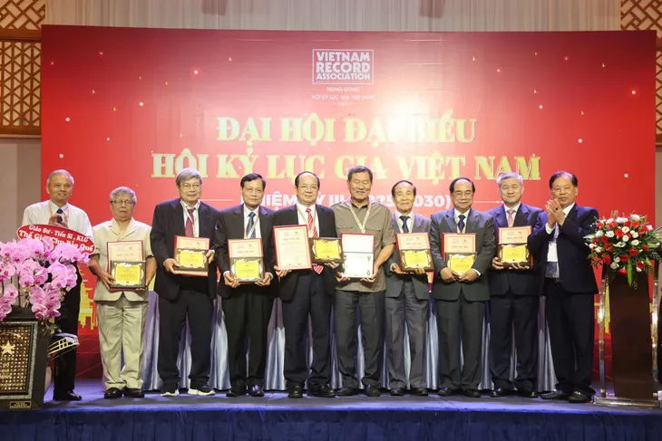 Việt Nam vinh danh các kỷ lục thế giới mới- Ảnh 2.