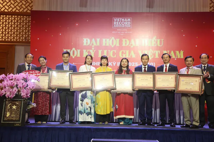 Việt Nam vinh danh các kỷ lục thế giới mới- Ảnh 3.