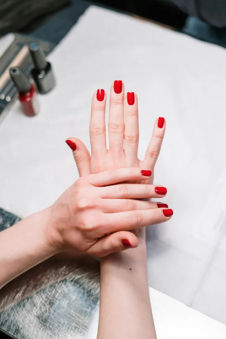 Những đốm trắng trên móng tay cảnh báo điều gì?- Ảnh 1.