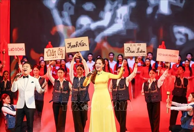 Chương trình nghệ thuật đặc biệt kỷ niệm 100 năm Ngày Báo chí Cách mạng Việt Nam: Mãi mãi tấm lòng son, ngòi bút sắc - Ảnh 3.