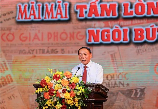 Chương trình nghệ thuật đặc biệt kỷ niệm 100 năm Ngày Báo chí Cách mạng Việt Nam: Mãi mãi tấm lòng son, ngòi bút sắc - Ảnh 2.