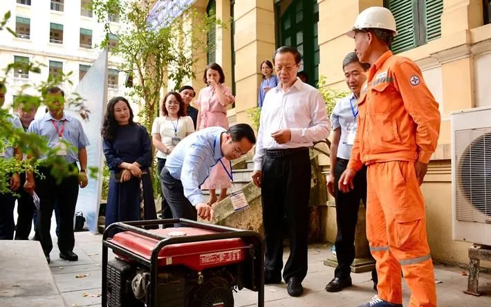 Thứ trưởng Thường trực Phạm Ngọc Thưởng kiểm tra công tác phòng cháy chữa cháy
Thứ trưởng Thường trực Phạm Ngọc Thưởng kiểm tra công tác phòng cháy chữa cháy