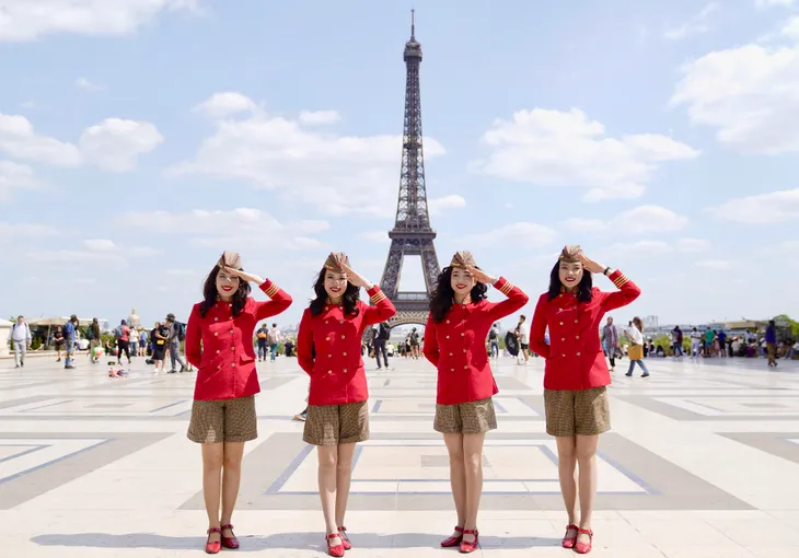 Tiếp viên hàng không Vietjet nổi bật giữa Paris Air Show 2025- Ảnh 6. Tiếp viên hàng không Vietjet nổi bật giữa Paris Air Show 2025 - Ảnh 6.