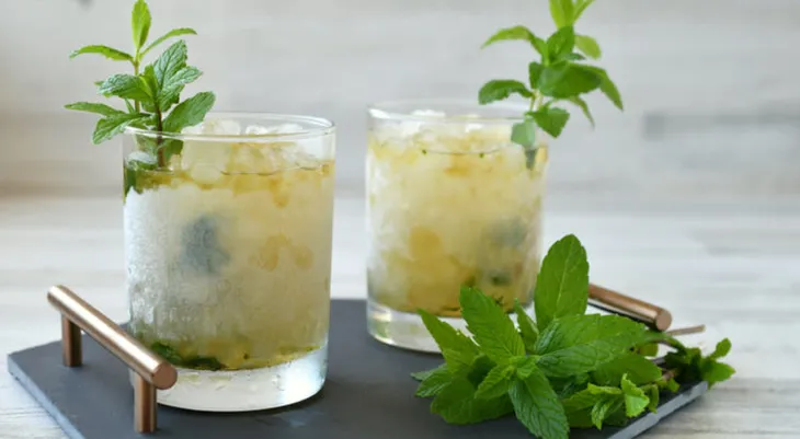 3 loại thảo mộc giúp ly cocktail mùa hè trở nên ‘bùng nổ’ - Ảnh 1.