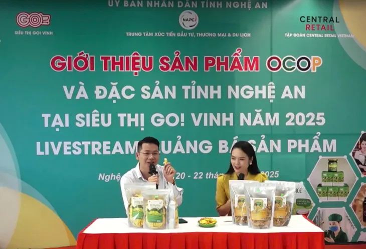 Nghệ An quảng bá sản phẩm OCOP bằng hình thức trực tiếp và trực tuyến - Ảnh 2.