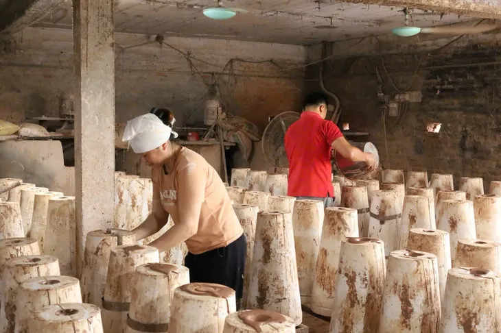 Làng gốm cổ 1000 năm tuổi bên sông Hồng hồi sinh- Ảnh 3.