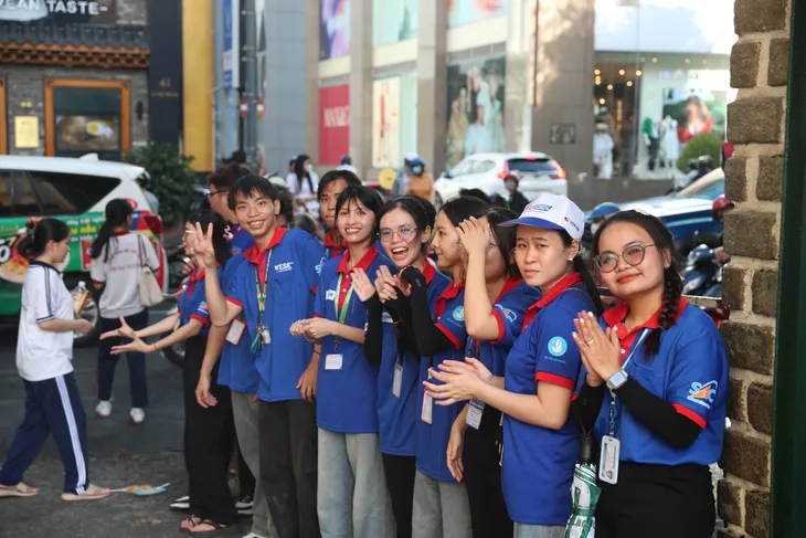 TP Hồ Chí Minh sẵn sàng cho kỳ thi tốt nghiệp THPT 2025: Dự báo thời tiết và giao thông - Ảnh 2.