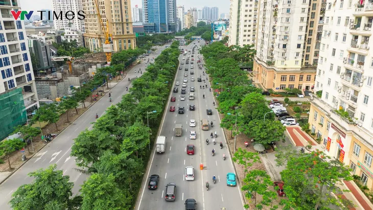 Giao thông trên hai tuyến đường Võ Chí Công và Phạm Văn Đồng thông thoáng ngày đầu tuần - Ảnh 1.