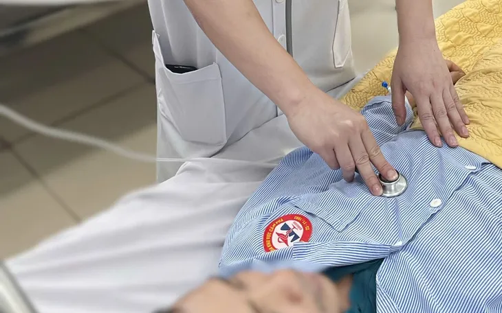 Bệnh nhân được theo dõi tại bệnh viện. Bệnh nhân được theo dõi tại bệnh viện.