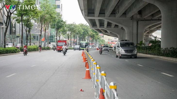 Giao thông trên hai tuyến đường Võ Chí Công và Phạm Văn Đồng thông thoáng ngày đầu tuần - Ảnh 9.