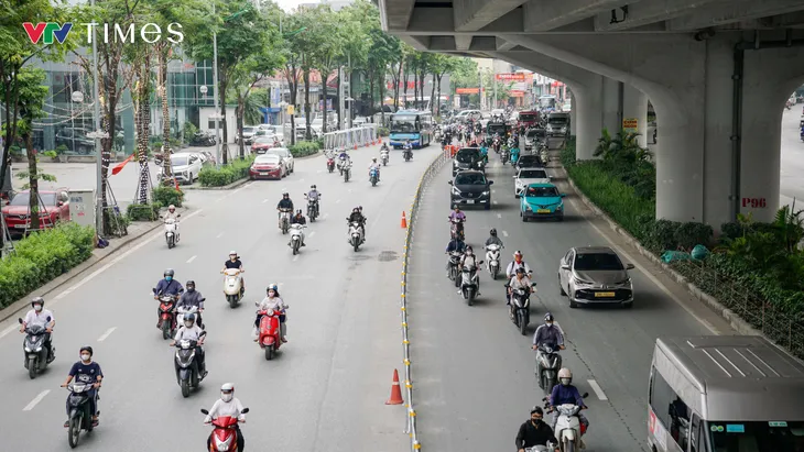 Giao thông trên hai tuyến đường Võ Chí Công và Phạm Văn Đồng thông thoáng ngày đầu tuần - Ảnh 7.