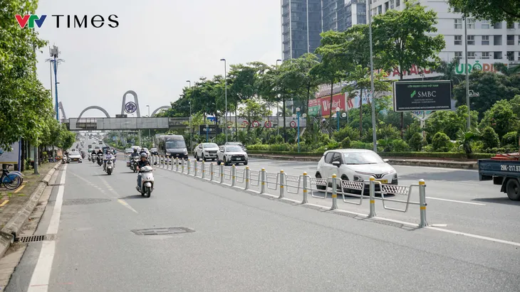 Giao thông trên hai tuyến đường Võ Chí Công và Phạm Văn Đồng thông thoáng ngày đầu tuần - Ảnh 3.
