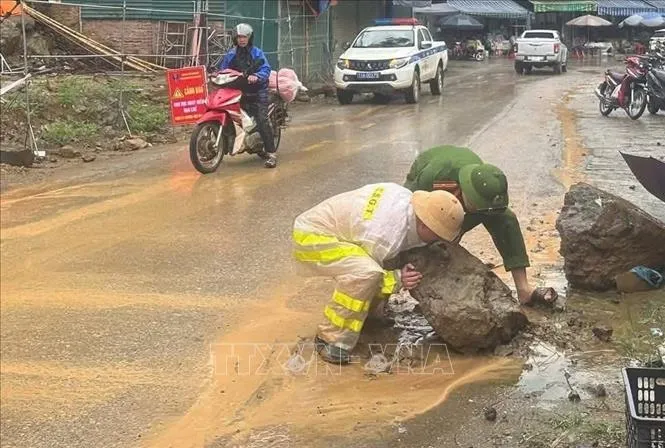 Cao Bằng: Chủ động ứng phó với mưa lớn, nguy cơ xảy ra lũ quét, sạt lở  - Ảnh 2.