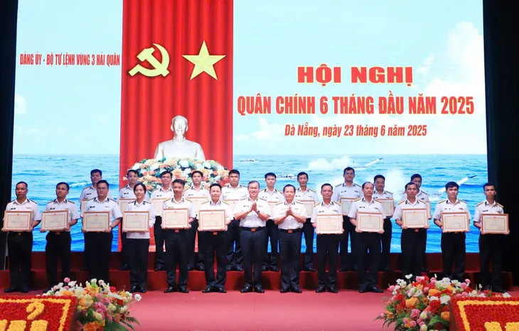 Vùng 3 Hải quân: Không để bị động, bất ngờ, bảo vệ vững chắc chủ quyền vùng biển được phân công. - Ảnh 4.