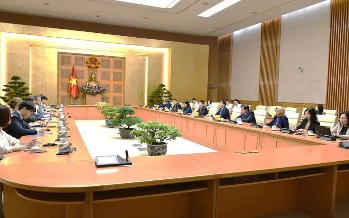 Phó Thủ tướng Chính phủ Hồ Đức Phớc đã tiếp và làm việc với bà Rupa Duttagupta, ông Paulo Medas và các thành viên Đoàn Điều IV của Quỹ Tiền tệ Quốc tế (IMF). (Ảnh: VGP)