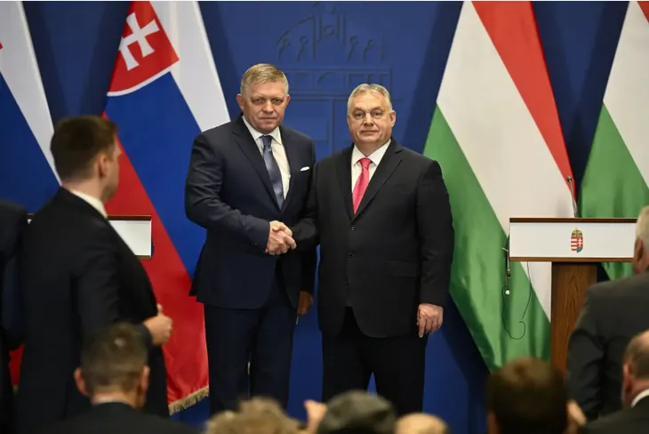 Hungary và Slovakia chặn gói trừng phạt mới của EU đối với Nga - Ảnh 1.