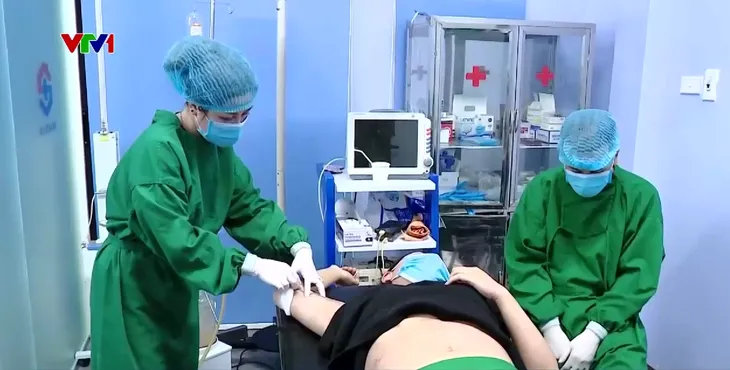 Hà Nội: Phát hiện cơ sở thẩm mỹ trái phép hút mỡ cho hàng trăm người  - Ảnh 3.