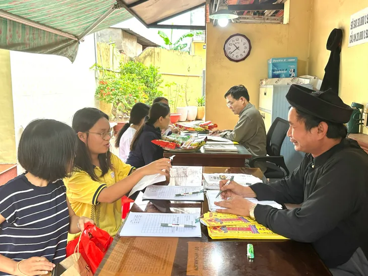Muôn kiểu cầu may trước kỳ thi - Ảnh 3.
