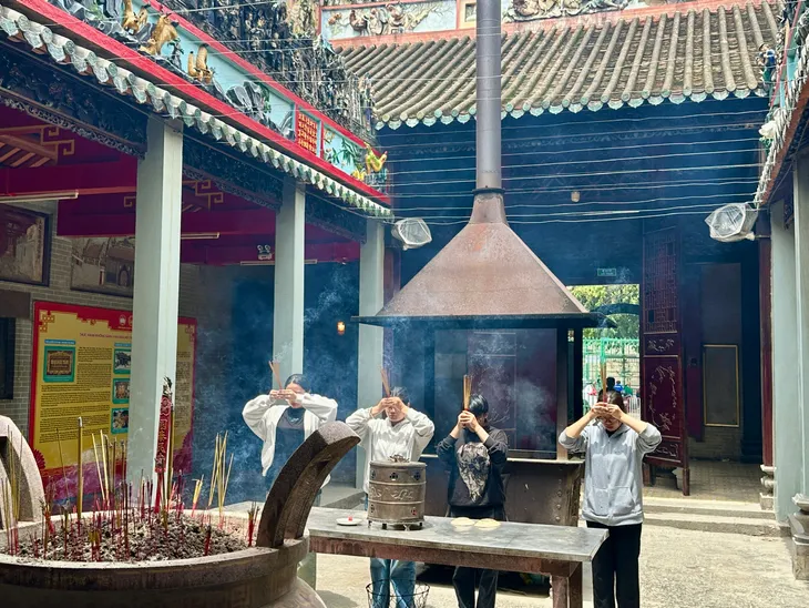 Muôn kiểu cầu may trước kỳ thi - Ảnh 7.