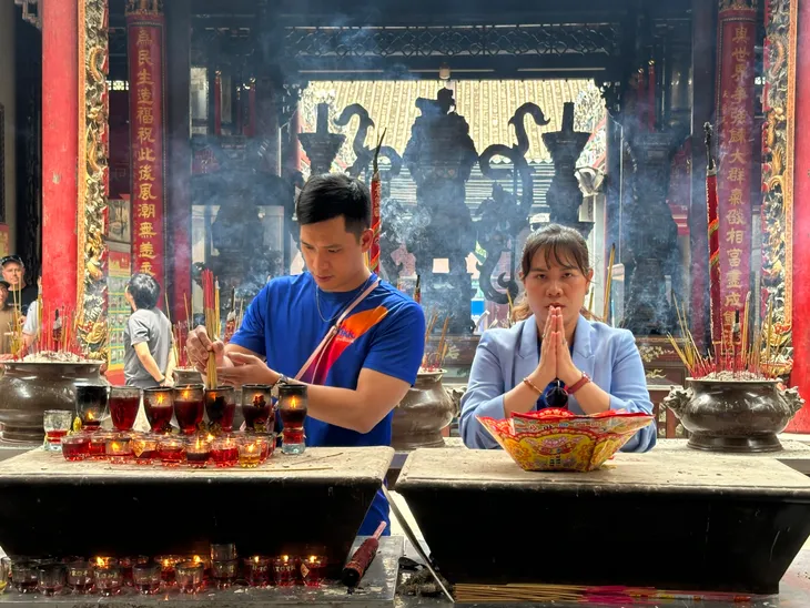 Muôn kiểu cầu may trước kỳ thi - Ảnh 8.