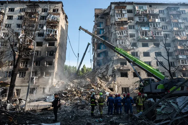 Mòn mỏi chờ đợi viện trợ vũ khí của phương Tây, Ukraine tìm cách ‘tự thân vận động’ - Ảnh 2.