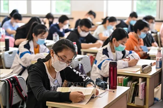 Hơn 400 học sinh Trung Quốc sơ tán trước kỳ thi vào lớp 10 - Ảnh 1.