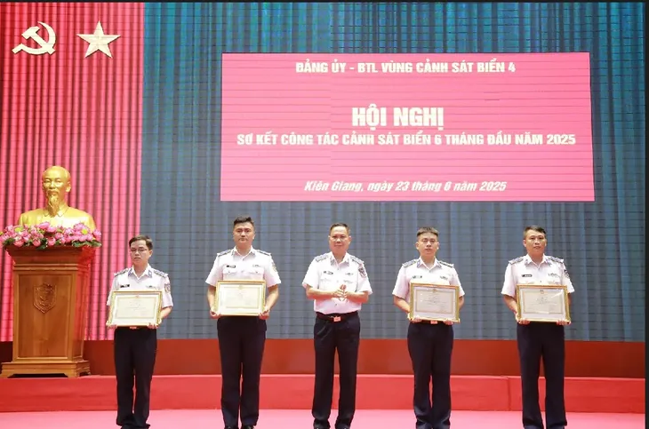 Cảnh sát biển Vùng 4 bắt giữ hơn 1 triệu lít dầu lậu trên biển Tây Nam - Ảnh 1.