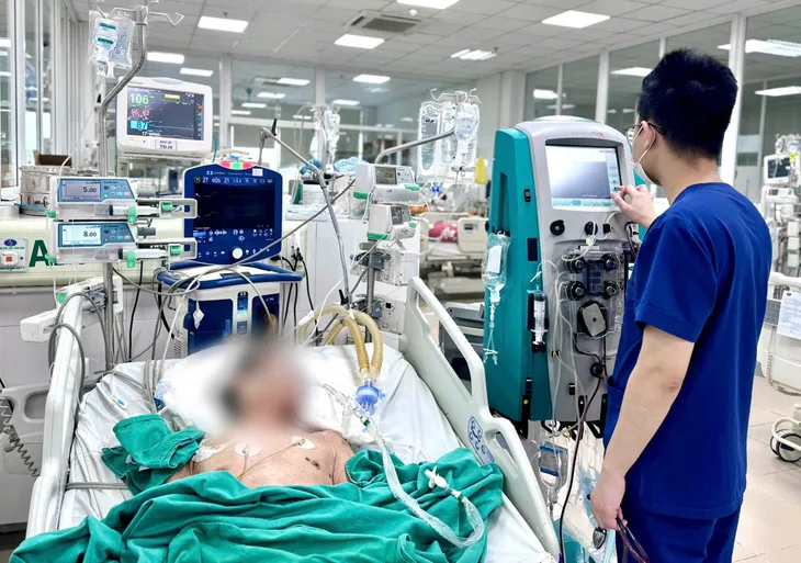Cụ ông suy kiệt, nhiễm khuẩn huyết vì lạm dụng thuốc giảm đau chứa corticoid - Ảnh 1.
